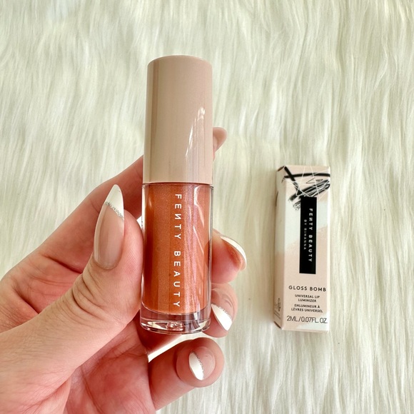 FENTY UNIVERSAL GLOSS BOMB - Picture 16 of 16